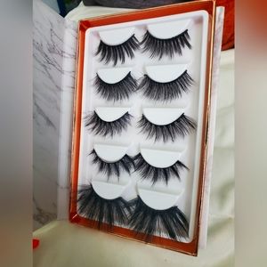 Natural And Dramatic Eyelashes